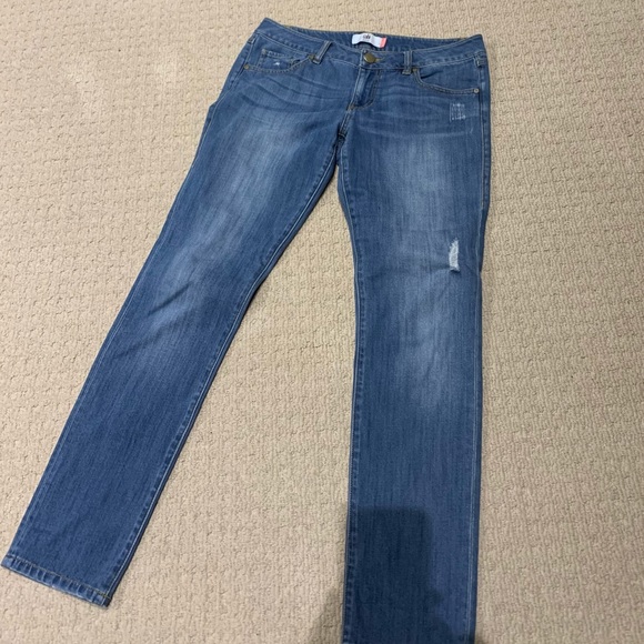 CAbi sz 6 Slim Boyfriend Medium Washed Denim Jeans NWOT - Picture 2 of 5